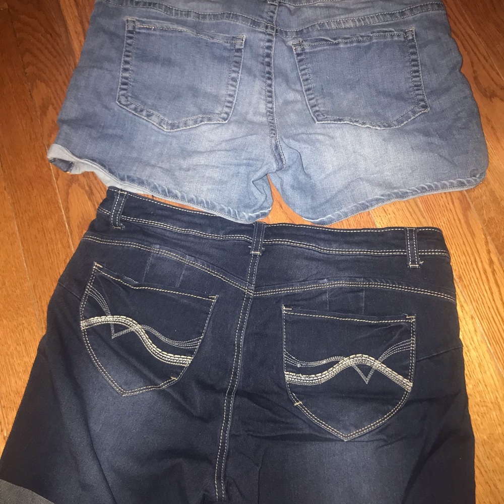 Shorts - Picture 3 of 5